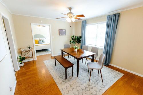 Szolgáltatások, Centrally Located 3BR Overton Square Free Parking near Memphis Zoo Szolgáltatások, Centrally Located 3BR Overton Square Free Parking near Memphis Zoo