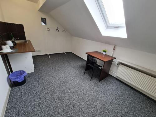 Fantastic Waw - NS42 Room B