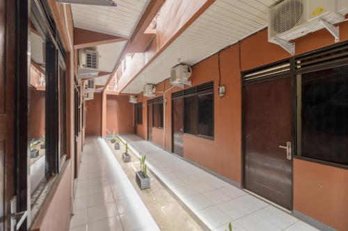Udvendig, RedDoorz Syariah @ Bulak Kapal near Venetian Water Carnaval Udvendig, RedDoorz Syariah @ Bulak Kapal near Venetian Water Carnaval
