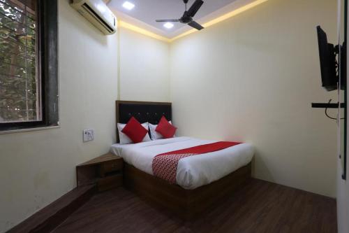 Hotel Crown Near Nesco Center-Oberoi Mall Goregaon East near ห้างสรรพสินค้าโอเบอรอย Hotel Crown Near Nesco Center-Oberoi Mall Goregaon East near ห้างสรรพสินค้าโอเบอรอย