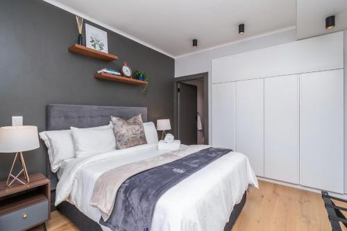 Luxurious Green Point Getaway