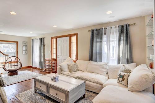 Beautiful Common Fence Point Cottage By Beach in Portsmouth (RI) Beautiful Common Fence Point Cottage By Beach in Portsmouth (RI)