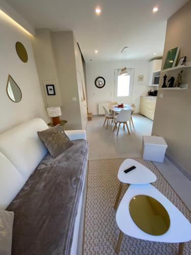 Appartement standing 2 pieces tout equipe avec jardin et parking prive in Auteuil (Ile-de-France) Appartement standing 2 pieces tout equipe avec jardin et parking prive in Auteuil (Ile-de-France)