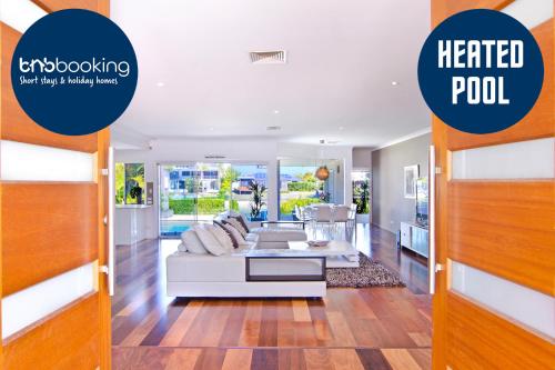 SEACLUSION 4bed waterfront, sleeps 12 in Bundall SEACLUSION 4bed waterfront, sleeps 12 in Bundall