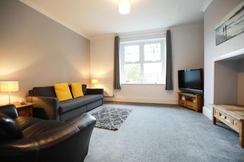 Woodside Oak hot tub & pool sleeps 4-6 in Bideford Town Center Woodside Oak hot tub & pool sleeps 4-6 in Bideford Town Center