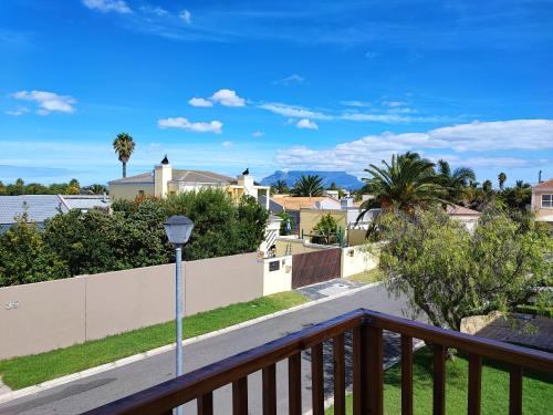 Lovely 2 bedroom condo with balcony and a view!