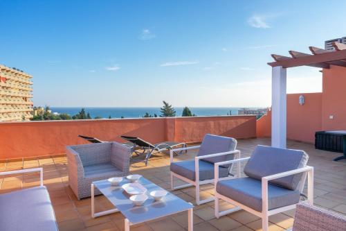 Cozy penthouse in Torremolinos by Costarentals - Ref 09