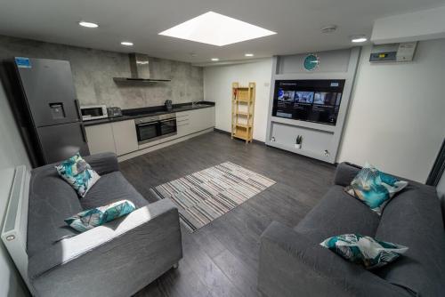 Habitació, Equipped Studios opposite UOB and walking distance to QE in GuestHouse near Birmingham Wildlife Conservation Park Habitació, Equipped Studios opposite UOB and walking distance to QE in GuestHouse near Birmingham Wildlife Conservation Park