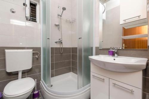 ห้องน้ำ, Apartment Brnabic in ปอดกลาวิซา ห้องน้ำ, Apartment Brnabic in ปอดกลาวิซา