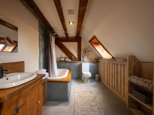 Banheiro, Chalet The Log Cabin by Interhome in East Rural Banheiro, Chalet The Log Cabin by Interhome in East Rural