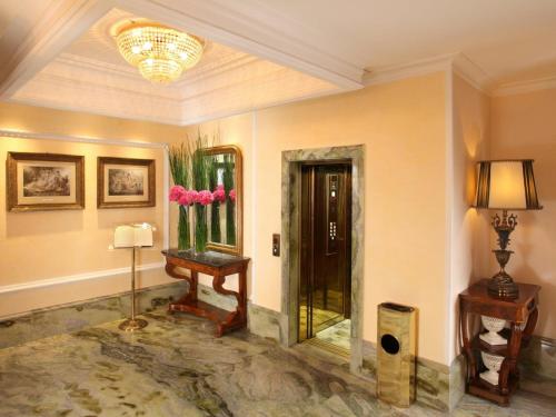 Lobby, Albergo Ottocento in Via Veneto Lobby, Albergo Ottocento in Via Veneto