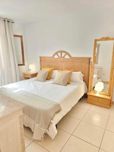 HOLIDAYS BEACH & POOL ,AIRCOND , Las Americas