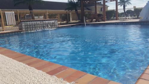 Bazen, Los Fresnos Inn and Suites in Los Fresnos (TX) Bazen, Los Fresnos Inn and Suites in Los Fresnos (TX)