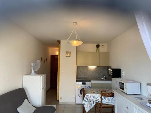 Studio cosy à Balaruc-les-Bains - Animaux admis, proche Thermes - FR-1-503-98 (Studio cosy a Balaruc-les-Bains - Animaux admis, proche Thermes - FR-1-503-98) in เบรารุส เลส เบียน Studio cosy à Balaruc-les-Bains - Animaux admis, proche Thermes - FR-1-503-98 (Studio cosy a Balaruc-les-Bains - Animaux admis, proche Thermes - FR-1-503-98) in เบรารุส เลส เบียน