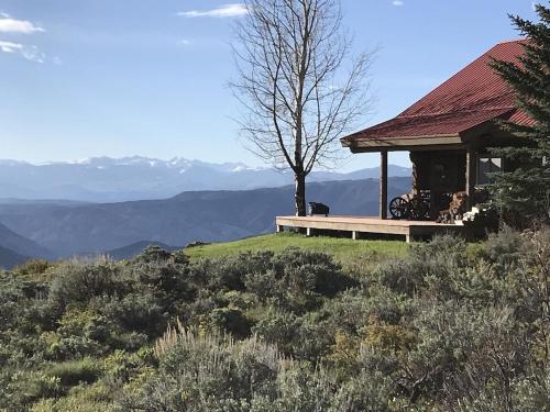 Mountain Ranch with Cabin and Private Beach, 750 acres of private paradise in Gypsum (CO) Mountain Ranch with Cabin and Private Beach, 750 acres of private paradise in Gypsum (CO)