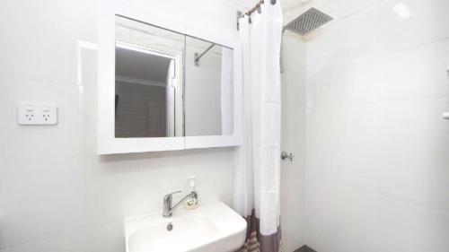 Facilities, Altamira Twin Room in Mount George Facilities, Altamira Twin Room in Mount George