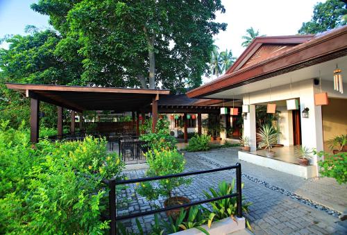 Restaurant, Hotel Tropika near Davao Museum of History and Ethnography Restaurant, Hotel Tropika near Davao Museum of History and Ethnography