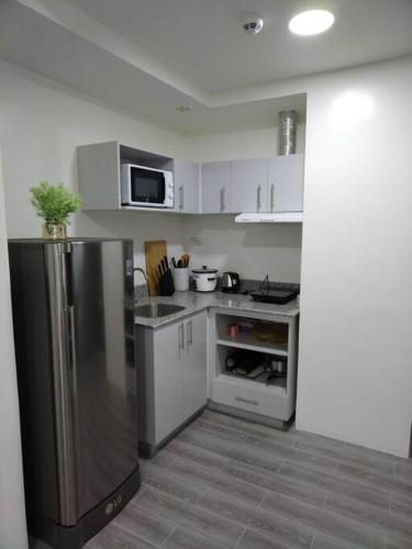 Кухня, New 1BR AMANI Condo Buhangin Near Mall and Airport in Кабантиан Кухня, New 1BR AMANI Condo Buhangin Near Mall and Airport in Кабантиан
