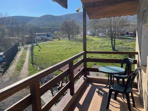 Erkély/terasz, Vila Marina Ilkoni at Jrebchevo dam in Panicherevo Erkély/terasz, Vila Marina Ilkoni at Jrebchevo dam in Panicherevo