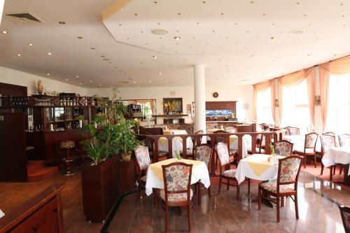 Restaurant, Hotel Poseidon in Ostseebad Kuhlungsborn Restaurant, Hotel Poseidon in Ostseebad Kuhlungsborn