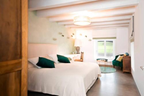 Les Champs: logement dans batisse de 1718 rénovée (Les Champs: logement dans batisse de 1718 renovee) in كدريفين Les Champs: logement dans batisse de 1718 rénovée (Les Champs: logement dans batisse de 1718 renovee) in كدريفين