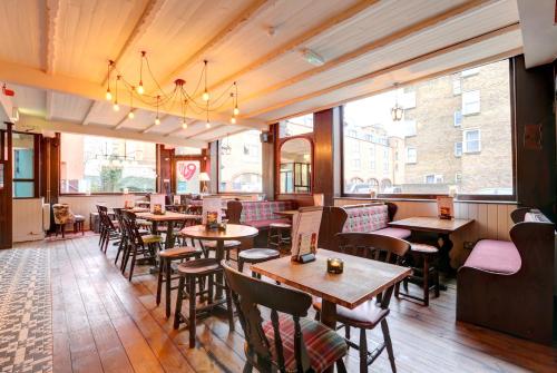Restaurant, PubLove @ The Exmouth Arms in Kings Cross St. Pancras Restaurant, PubLove @ The Exmouth Arms in Kings Cross St. Pancras