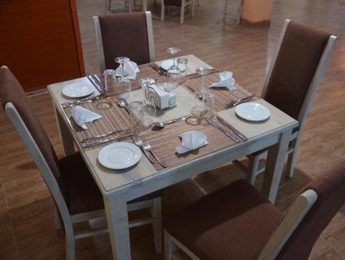 Restaurant, Sunset Oak Hotel in Nakuru Restaurant, Sunset Oak Hotel in Nakuru