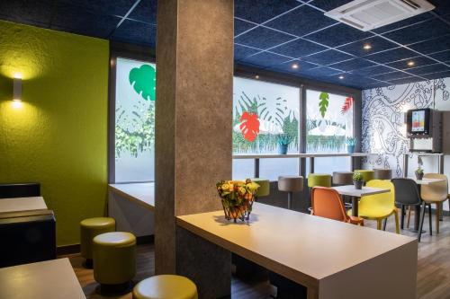 Hrana i piće, ibis budget Menton Bord de Mer in Menton Hrana i piće, ibis budget Menton Bord de Mer in Menton