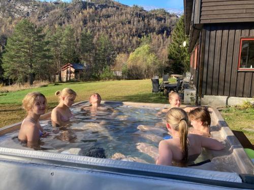 Piscina, Voss Lodge Rongastovo in Ytrebygda Piscina, Voss Lodge Rongastovo in Ytrebygda