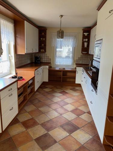 Kitchen, Haus Springpfuhl mit Wintergarten in Marzahn Kitchen, Haus Springpfuhl mit Wintergarten in Marzahn