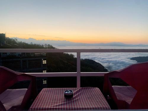전망, 호텔 마운틴 리조트 (Hotel Mountain Resort) in 나가르코트 전망, 호텔 마운틴 리조트 (Hotel Mountain Resort) in 나가르코트
