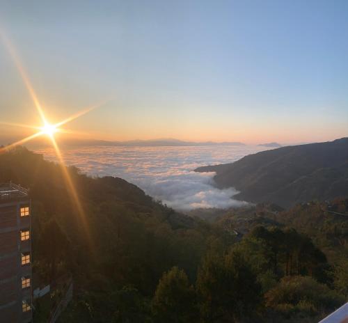전망, 호텔 마운틴 리조트 (Hotel Mountain Resort) in 나가르코트 전망, 호텔 마운틴 리조트 (Hotel Mountain Resort) in 나가르코트
