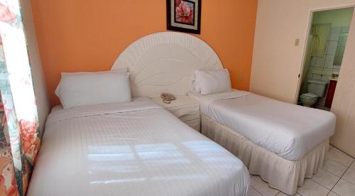 Seaview Beach Hotel in Philipsburg Seaview Beach Hotel in Philipsburg