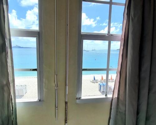 Seaview Beach Hotel in Philipsburg Seaview Beach Hotel in Philipsburg