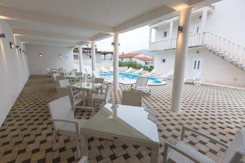 Apartment in Okrug Donji with sea view, balcony, air conditioning, WiFi 5166-4 in Okrug Gornji Apartment in Okrug Donji with sea view, balcony, air conditioning, WiFi 5166-4 in Okrug Gornji