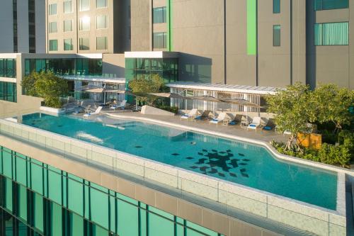 Swimming pool, Holiday Inn & Suites Si Racha Laemchabang By IHG in Chonburi Swimming pool, Holiday Inn & Suites Si Racha Laemchabang By IHG in Chonburi