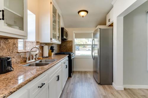 Kitchen, San Fernando Pool home + Large Private Guest House in Santa Clarita Kitchen, San Fernando Pool home + Large Private Guest House in Santa Clarita