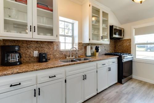 Facilities, San Fernando Pool home + Large Private Guest House in Santa Clarita Facilities, San Fernando Pool home + Large Private Guest House in Santa Clarita