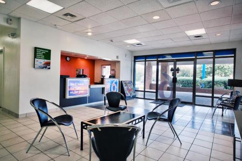 Előcsarnok, Motel 6 Tallahassee, FL - Downtown in Tallahassee (Florida) Előcsarnok, Motel 6 Tallahassee, FL - Downtown in Tallahassee (Florida)