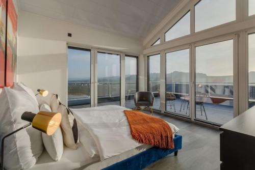 Guestroom, Modern Oasis HotTub, View, Gym in Oberbettingen Guestroom, Modern Oasis HotTub, View, Gym in Oberbettingen