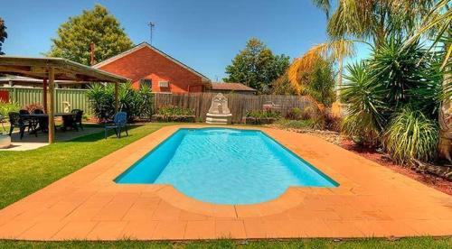 Swimming pool, Echuca Motel in Echuca Swimming pool, Echuca Motel in Echuca