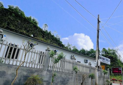 Nhà Nghỉ Tường Vi (Nha Nghi Tuong Vi) in Lang Khiem Nhà Nghỉ Tường Vi (Nha Nghi Tuong Vi) in Lang Khiem