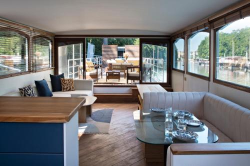 Escale Sur Seine in Bois de Boulogne Escale Sur Seine in Bois de Boulogne