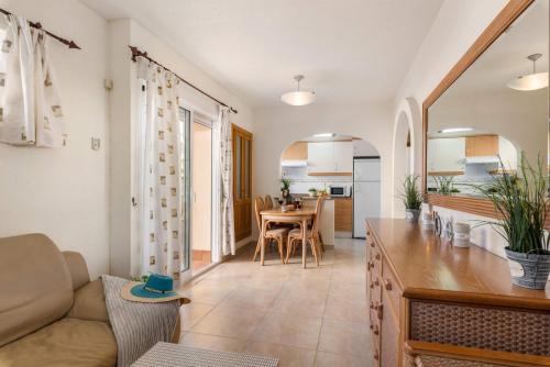Shared lounge/TV area, Apartamento Arenal 1 - PlusHolidays in Near Center Shared lounge/TV area, Apartamento Arenal 1 - PlusHolidays in Near Center