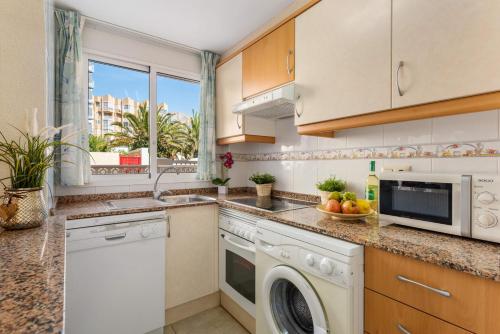 Kitchen, Apartamento Arenal 1 - PlusHolidays in Near Center Kitchen, Apartamento Arenal 1 - PlusHolidays in Near Center