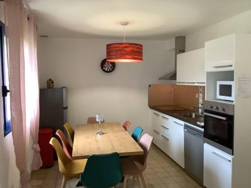 Κουζίνα, Maison Monts d’Arree 3 chambres in Σιζουν Κουζίνα, Maison Monts d’Arree 3 chambres in Σιζουν