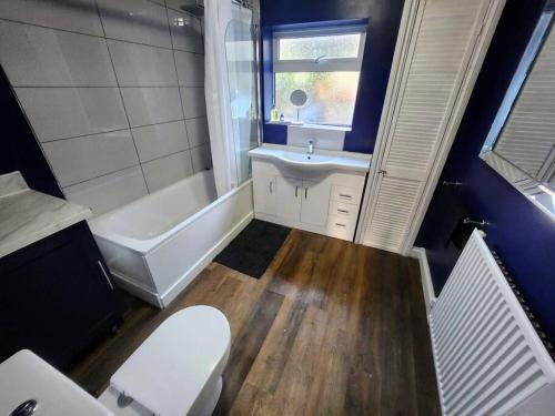 حمام, House near restaurants, park and pubs, perfect for pets! in إيستون حمام, House near restaurants, park and pubs, perfect for pets! in إيستون