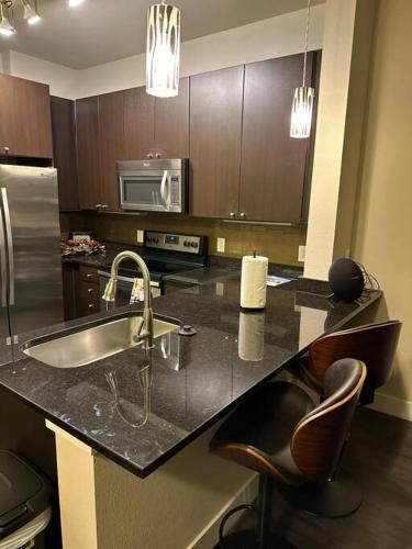 luxury urban living Town home in Оак Лаун luxury urban living Town home in Оак Лаун