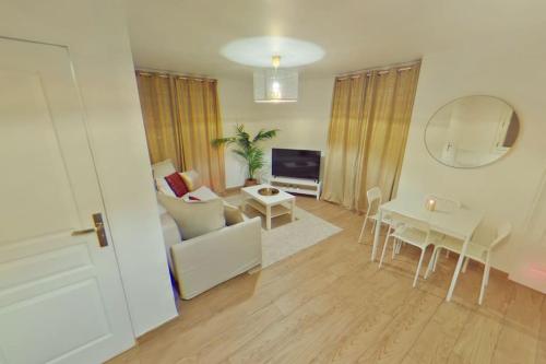 IDF05 Superbe appart cosy aeroport CDG wifi 4 pers in Livry-Gargan IDF05 Superbe appart cosy aeroport CDG wifi 4 pers in Livry-Gargan