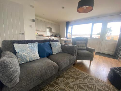 Beau - Brambles Chine, Colwell Bay - 5 star WiFi - Short walk to The Hut and beach - 1 night stays a in ไอล์ ออฟ ไวท์ Beau - Brambles Chine, Colwell Bay - 5 star WiFi - Short walk to The Hut and beach - 1 night stays a in ไอล์ ออฟ ไวท์